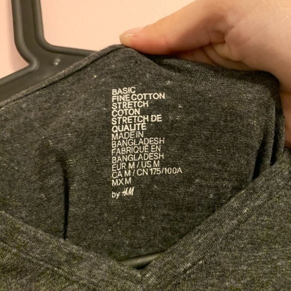 H&M | v-neck - Picture 3 of 3